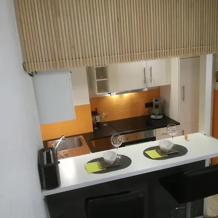 50 M2 Au Coeur De La Ville Lägenhet